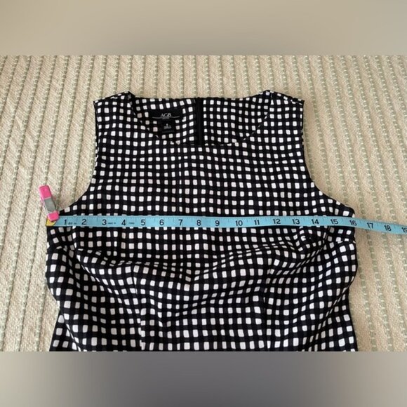 AGB - Black & White Dress with Red Roses - Size: 6 - Picture 5 of 7